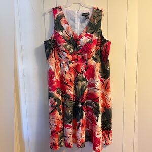 Vibrant Floral Sleeveless Dress with Pockets